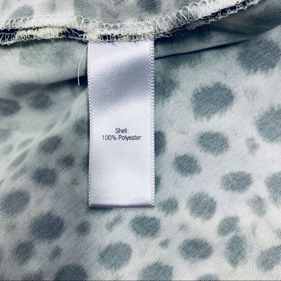 🛍️Jennifer Lopez animal print top with cut out - Picture 8 of 8